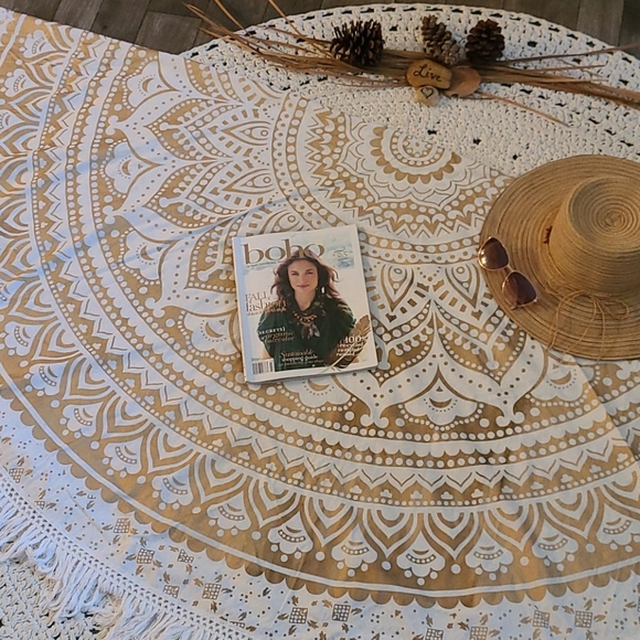 NEW BO HO GOLD AND WHITE, TABLE CLOTH, WALL ART. - Picture 11 of 16